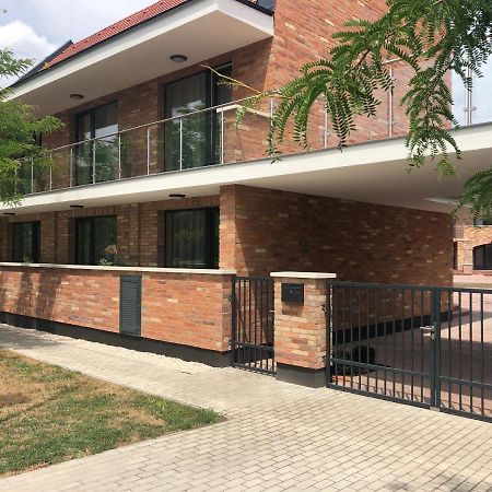 Castellum Apartmanhaz Gyula Εξωτερικό φωτογραφία