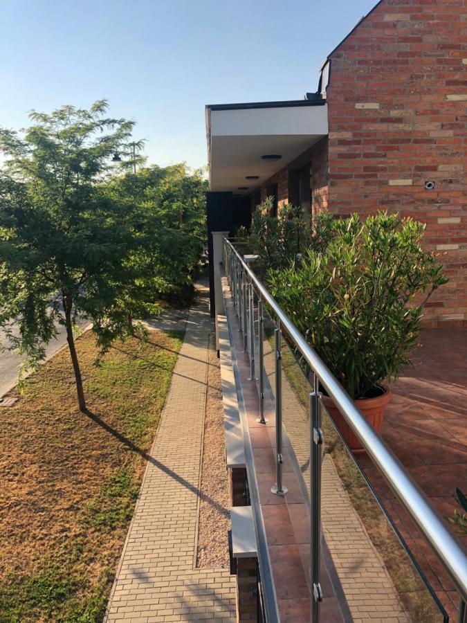 Castellum Apartmanhaz Gyula Εξωτερικό φωτογραφία
