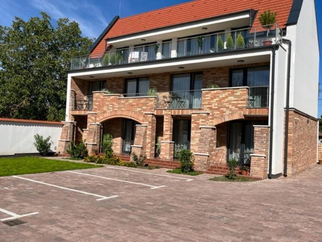 Castellum Apartmanhaz Gyula Εξωτερικό φωτογραφία