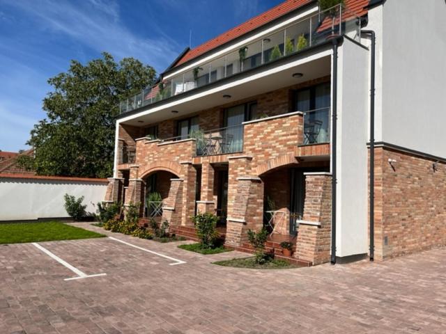 Castellum Apartmanhaz Gyula Εξωτερικό φωτογραφία
